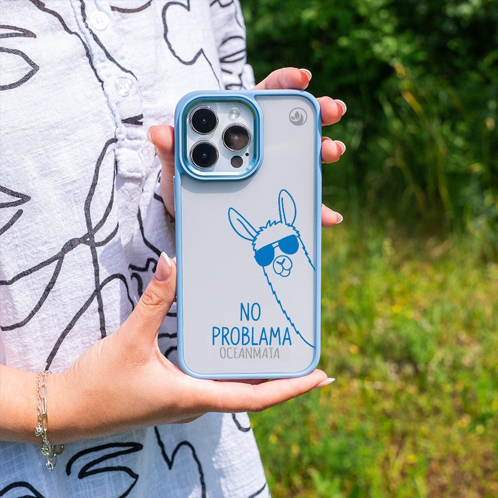 Nachhaltige Handyhülle iPhone 17 Air Noproblama aus Ocean Plastic — in der Hand