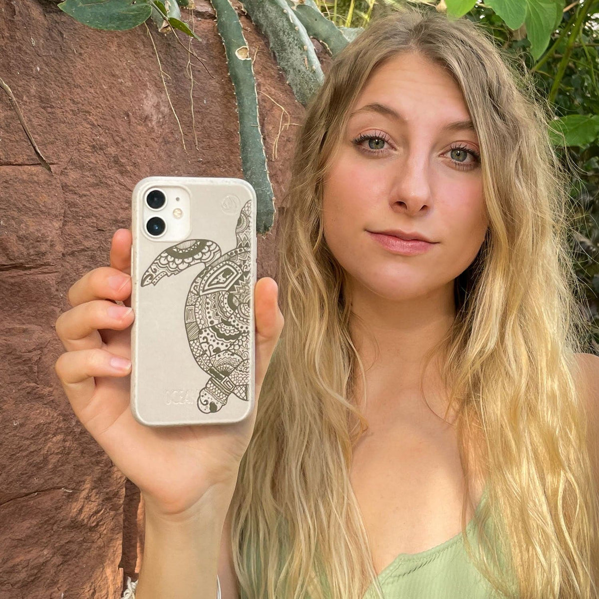 iPhone 16 pro max Hülle - beige - "GREEN TURTLE" - nachhaltig