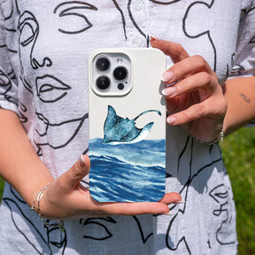 iPhone 13 mini Hülle - weiß Manta - "Manta Wave" - nachhaltig