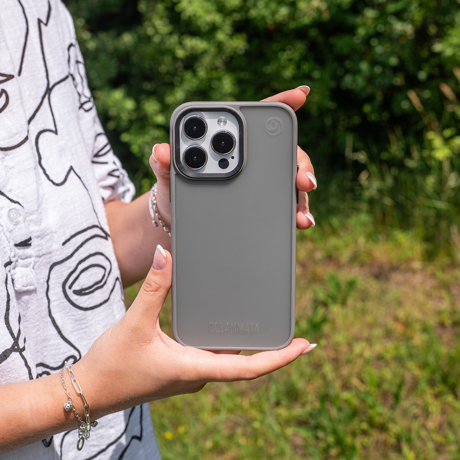 iPhone 15 pro Hülle - durchsichtig grau - nachhaltig