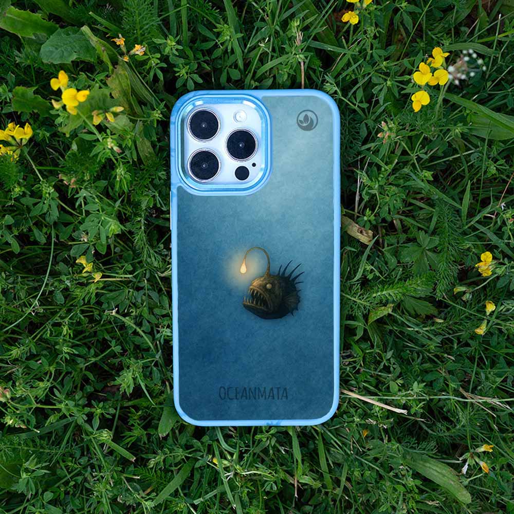 iPhone 15 Hülle - Anglerfisch blau - "Sour" - nachhaltig