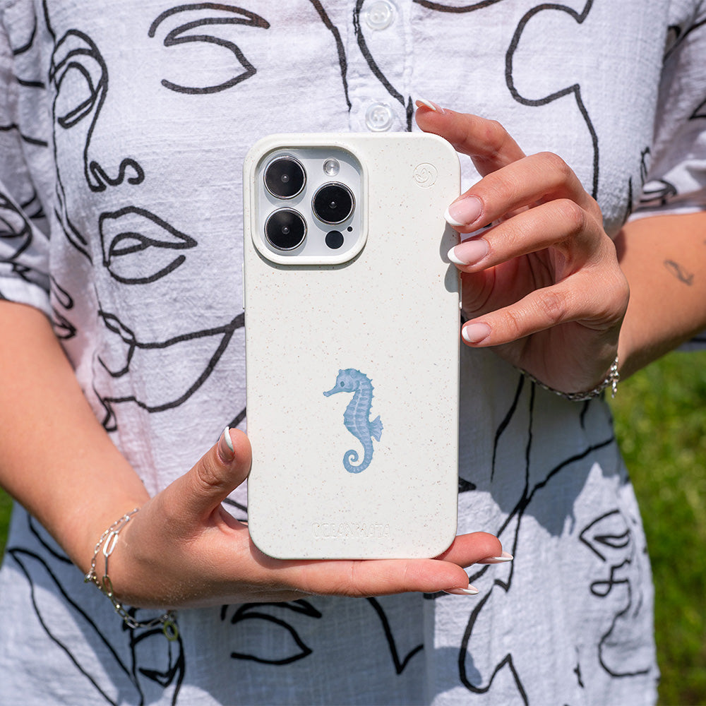 iPhone 14 Hülle - Seepferdchen weiß - "SeahorseTale" - nachhaltig
