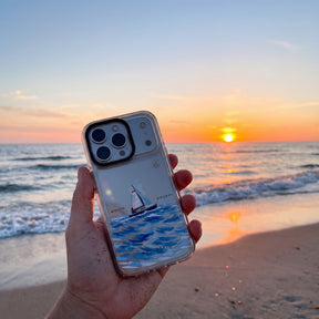 Nachhaltige Handyhülle iPhone 11 Towardsthehorizon aus Ocean Plastic — in der Hand